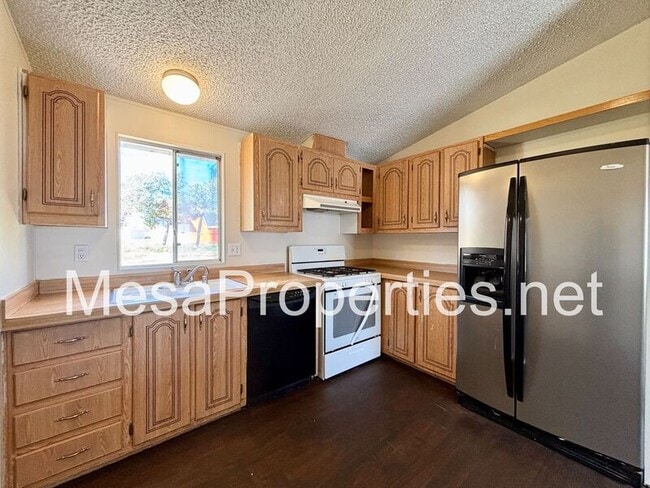 Building Photo - 9964 Arroyo Ave