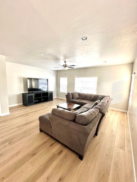 Building Photo - 52 S 1700 W