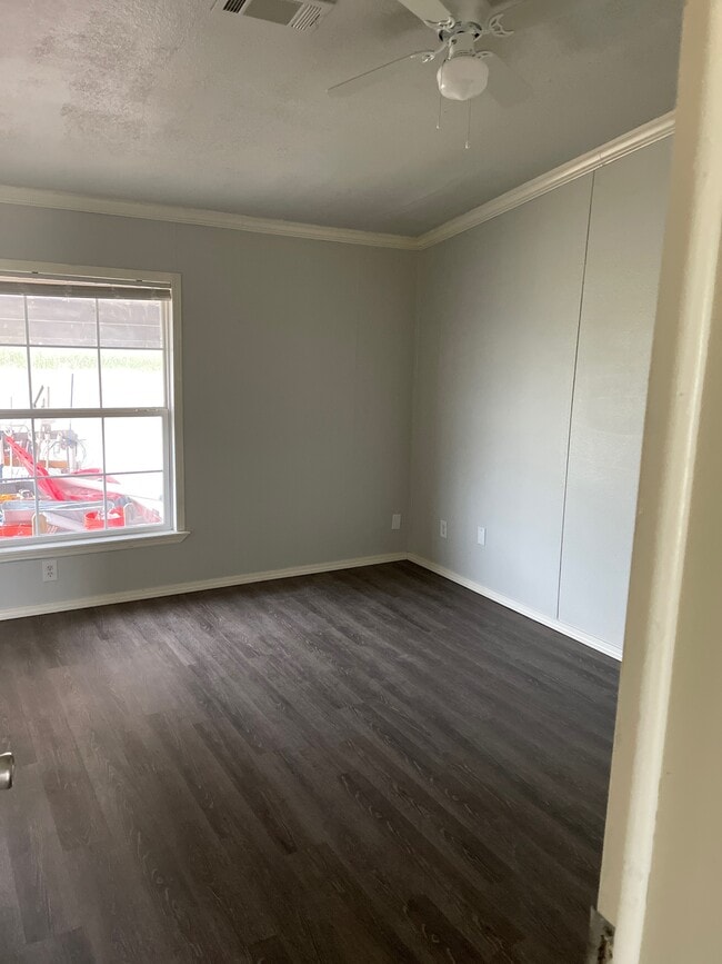 Building Photo - 165 Rolling Glen