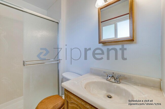 Building Photo - 950 Pecan Pl