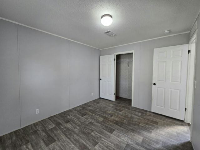 Building Photo - 6 Forest Ln