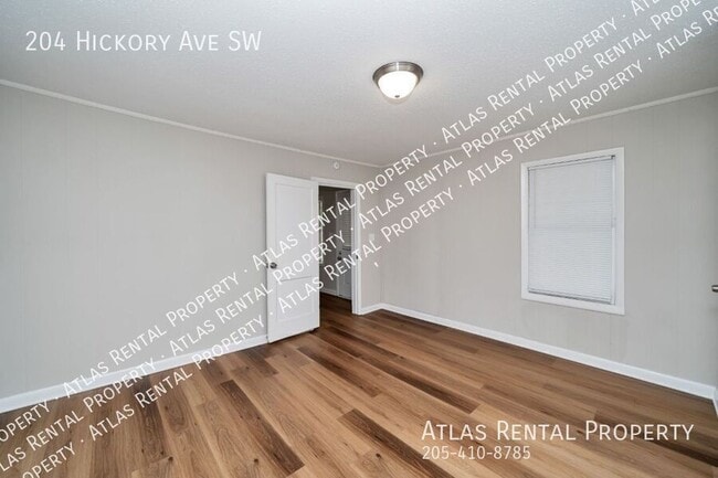 Building Photo - 204 Hickory Ave SW