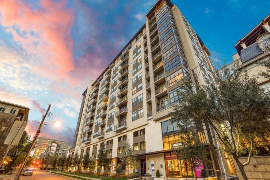 Primary Photo - Residences at the Grove