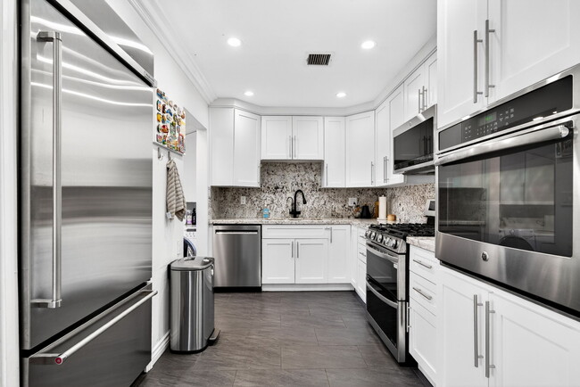 Building Photo - 6257 Bluebell Ave