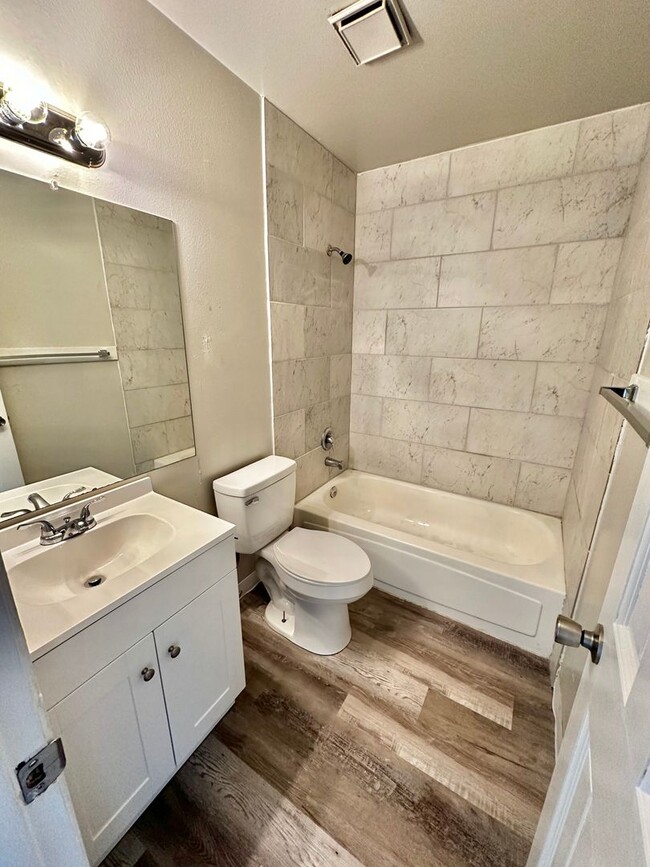 Building Photo - Welcome to Your Newly Renovated 2-Bedroom,...