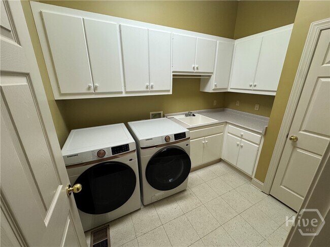 Building Photo - 2 Wakefield Pl