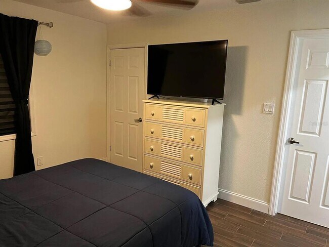 Building Photo - 626 74th St N