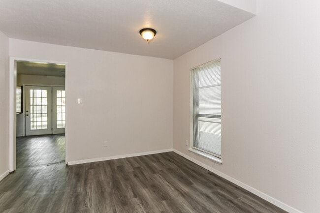 Building Photo - 507 Button Dr