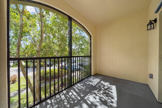 Building Photo - 3020 Alcazar Pl