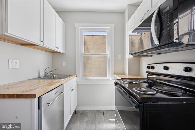 Building Photo - 241 Haverford Ave