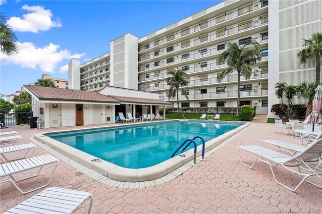 Building Photo - 10310 S Ocean Dr