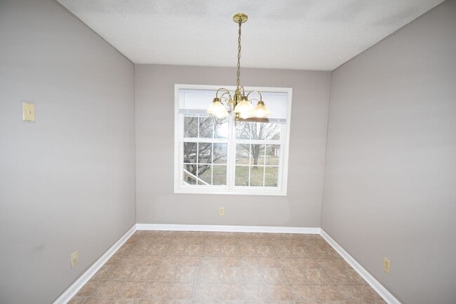 Building Photo - 3 Bedroom 2 Bath Home For Rent!