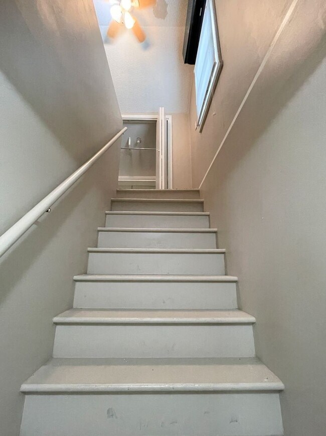 Building Photo - Cute 3 Bed 1 Bath McPherson Home in Good Neighborhood