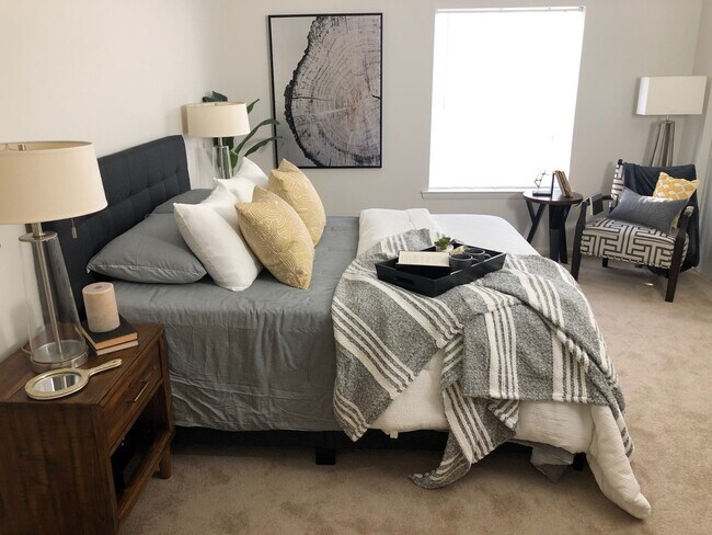 Building Photo - Two Bedroom Signature Style Apartment on the Third Floor