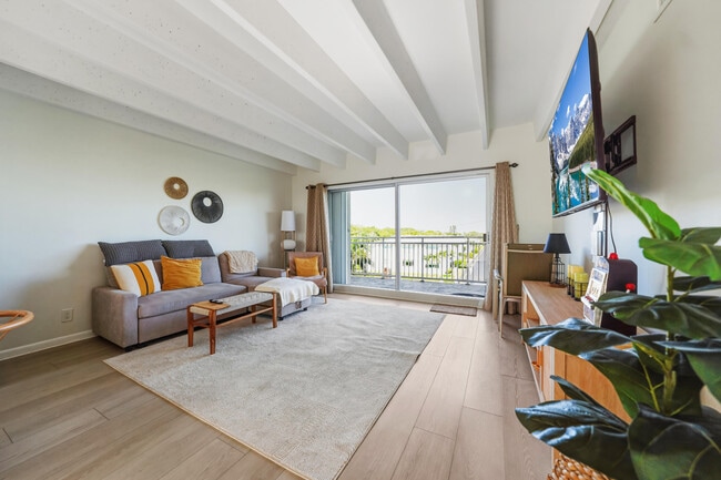 Building Photo - 4500 S Ocean Blvd