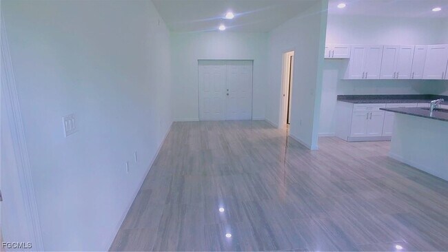 Building Photo - 927 Bolivia Dr
