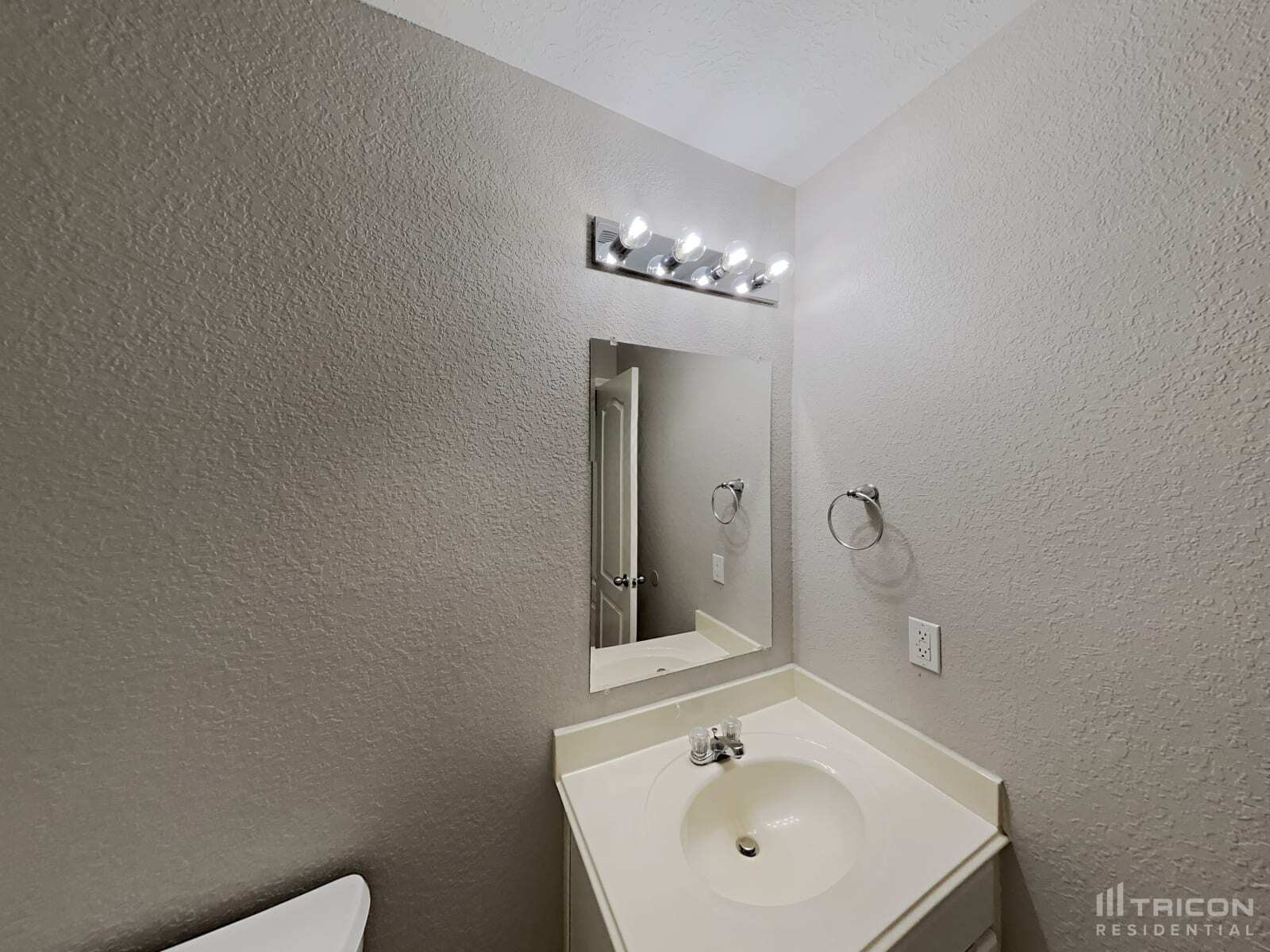 Building Photo - 6811 Rustic Pecan Ln