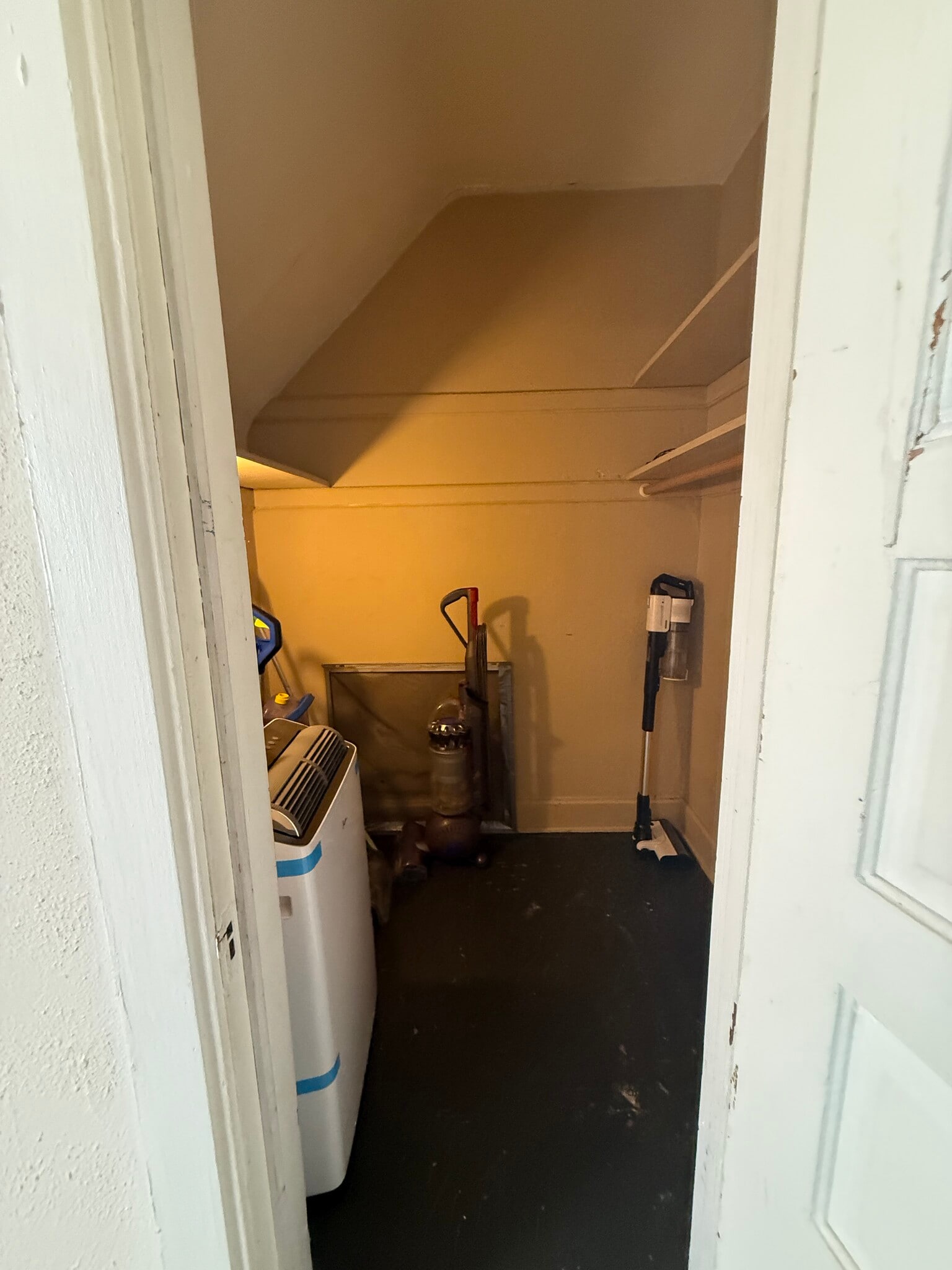 Building Photo - 114 S Blair St