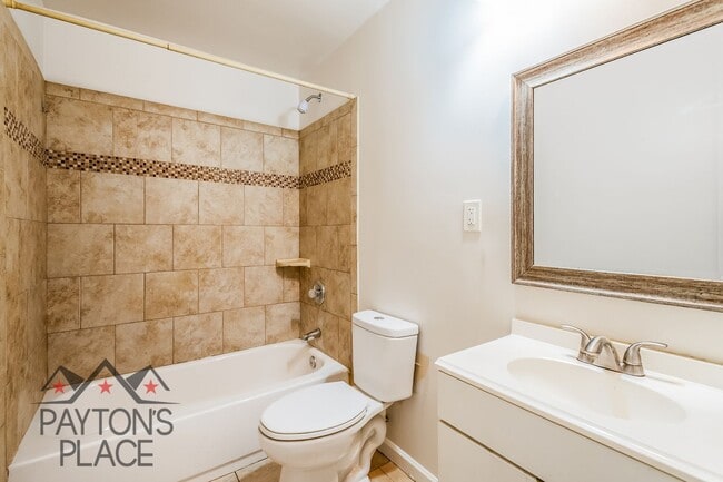 Building Photo - Spacious Single Family home with Huge Back...