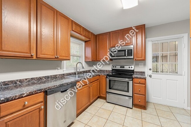 Building Photo - 928 Shieldcrest Way