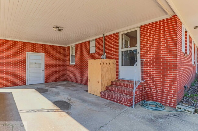 Building Photo - PRINCETON Brick Ranch w/ 3 BR | 1.5 BA  *Lawn Care Included*