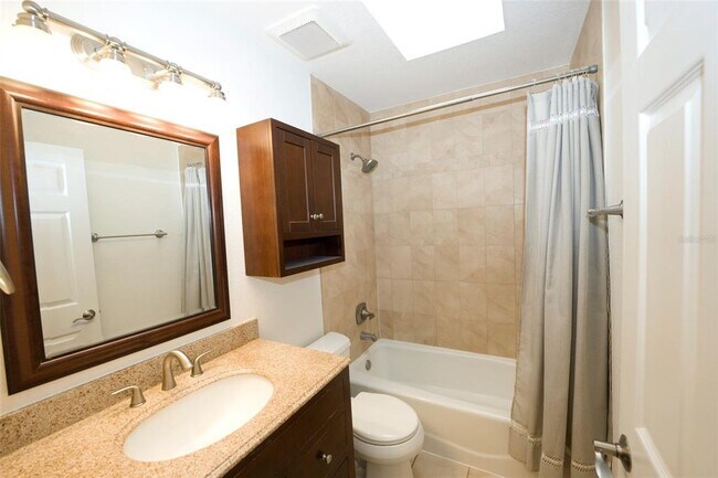 Building Photo - 285 Marquette Rd