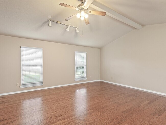 Building Photo - 9811 Charter Ridge Dr