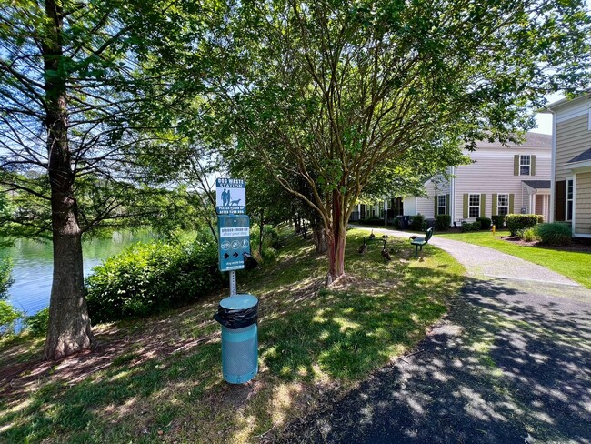 Building Photo - Stunning home in the sought after Suffolk ...