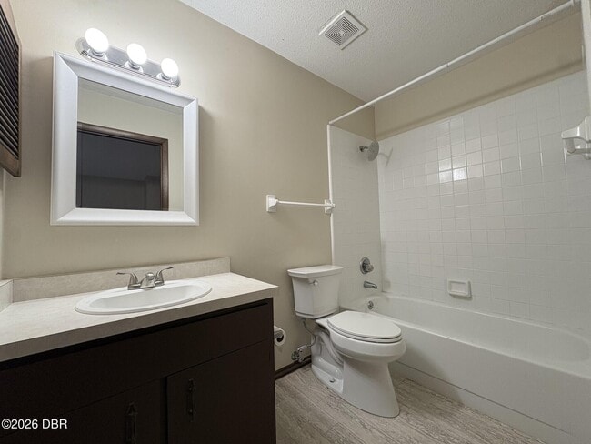 Building Photo - 14 Fair Oaks Cir