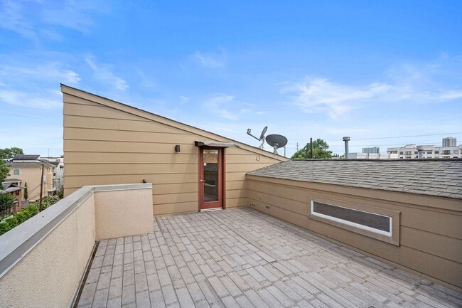 Building Photo - 1414 Rosewood St