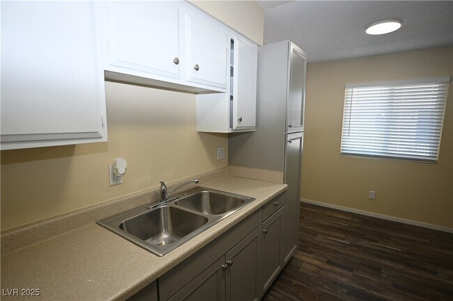 Building Photo - 2508 N McCarran St