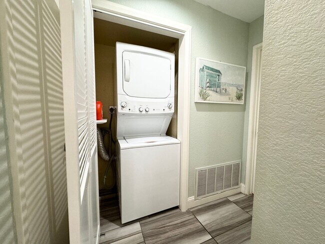 Building Photo - AVAILABLE NOW!! Charming FURNITURE OPTIONAL 1 Bed/2 Bath In Palm Springs Deauville Community!!