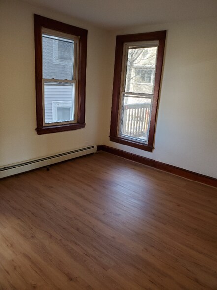 Building Photo - 297 Amherst St