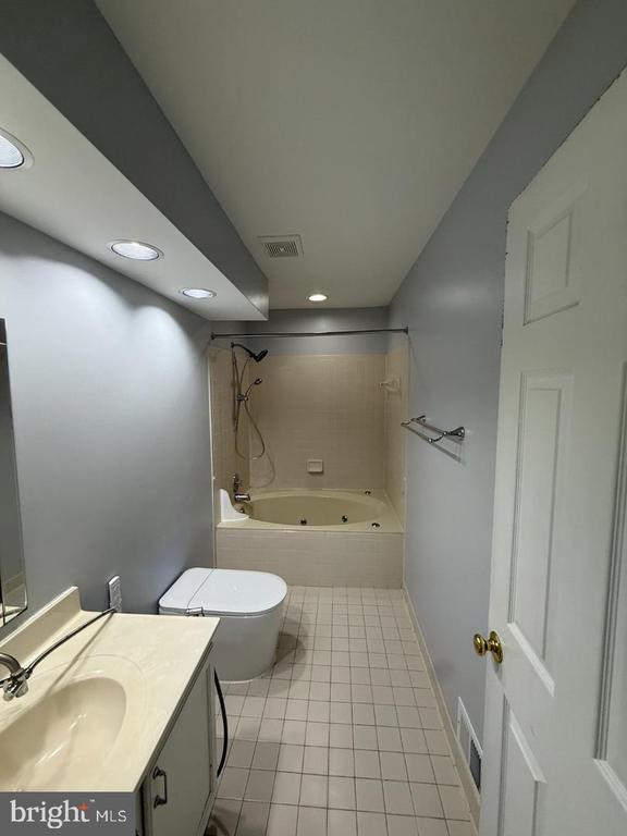 Building Photo - 12369 Manchester Way