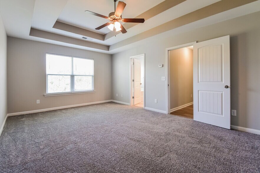 Building Photo - 643 Fieldcrest Dr