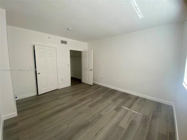 Building Photo - 215 SW 117th Terrace