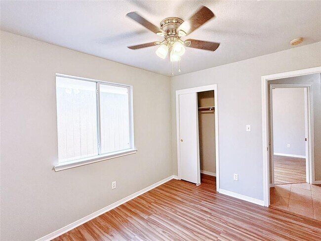Building Photo - 1581 Parkfield Cir