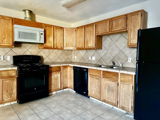 Building Photo - 7003 Bennett Ave