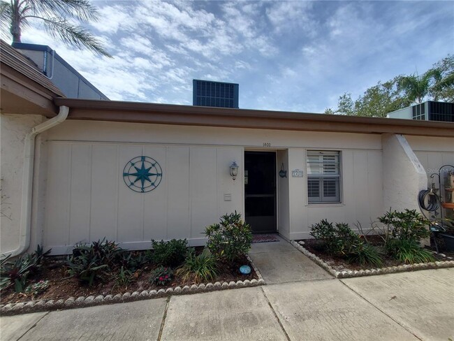 Primary Photo - 1400 Arrowhead Cir W