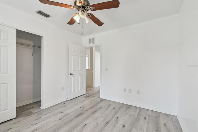 Building Photo - 587 Shady Grove Dr
