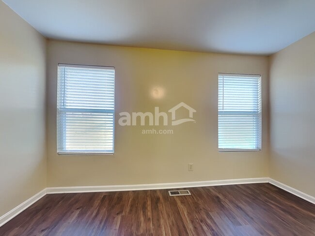 Building Photo - 8973 Julia Mdws