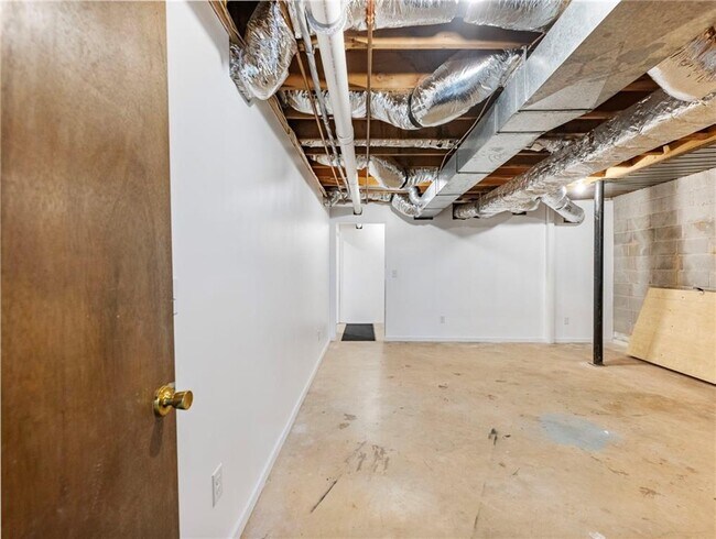 Building Photo - 474 4 Winds Plaza SW