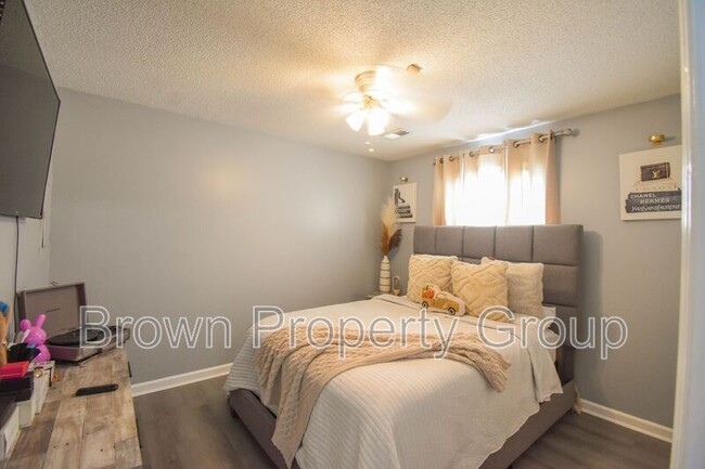 Building Photo - 5598 Windy Knoll Pl