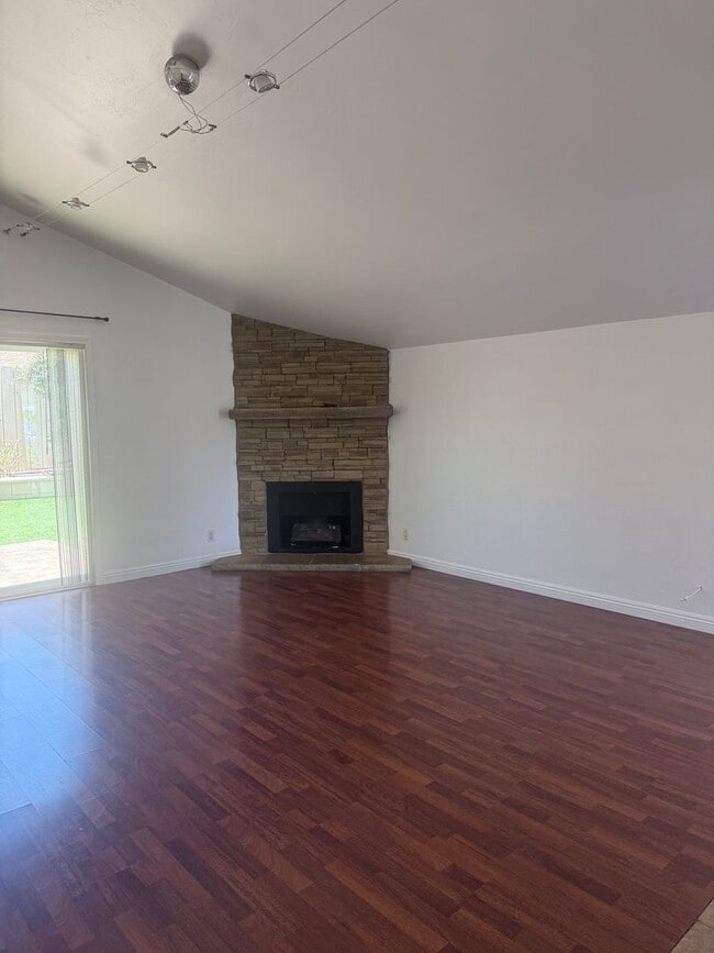 Building Photo - MOVE-IN SPECIAL FOR JULY - 3 Br 2 ba with ...