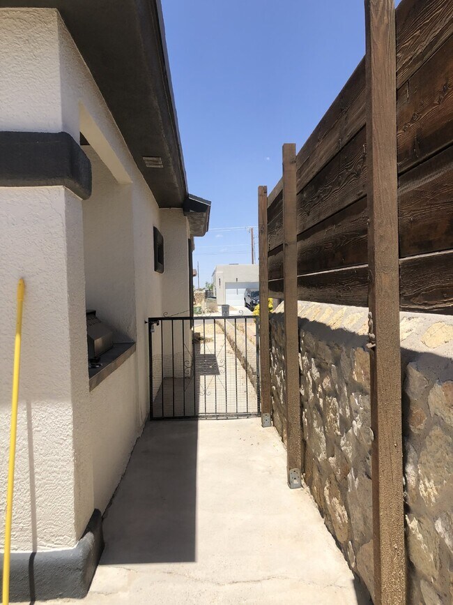 Building Photo - 3132 Tunnel Point Way