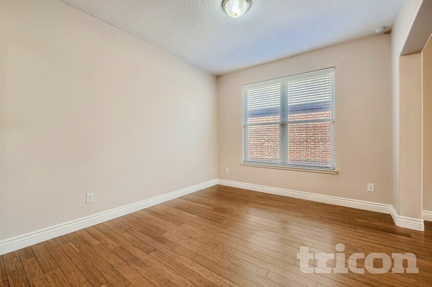 Building Photo - 1735 Oak Glen Dr