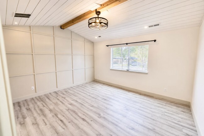 Building Photo - 4382 W Bronson Ln