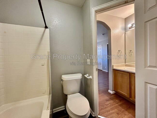 Building Photo - 424 W 91st Cir