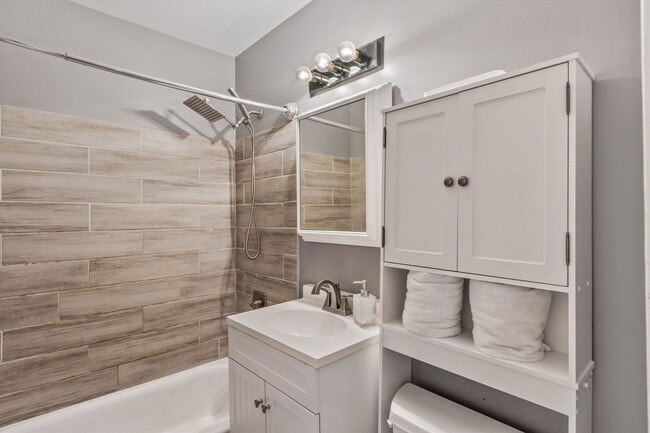 Building Photo - 507 Grahamwood Dr