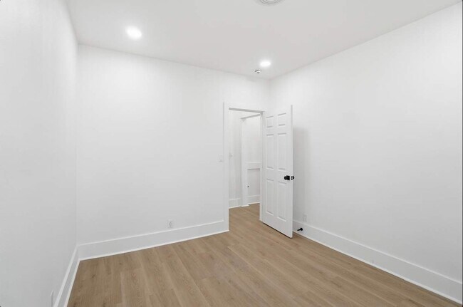 Building Photo - 630 Ewing Ave